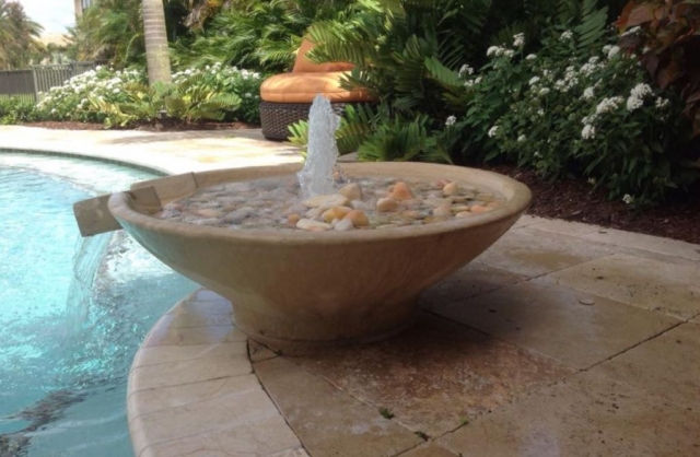Scupper-Bowl-Fountain-into-Pool-Close-Up-1024x669